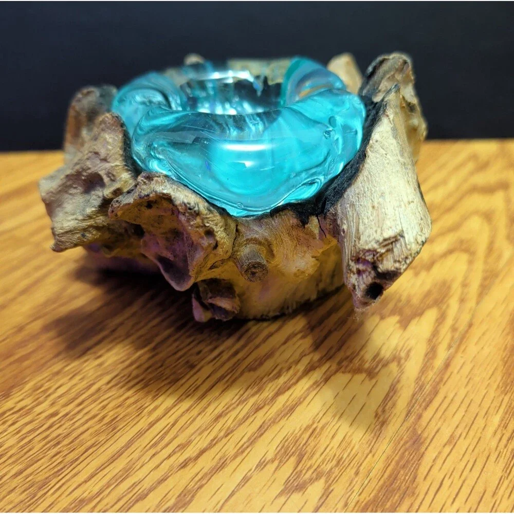 ​Vtg  Aqua Art Turquoise Glass Ashtray w Natural Burl Driftwood Base Beach Decor